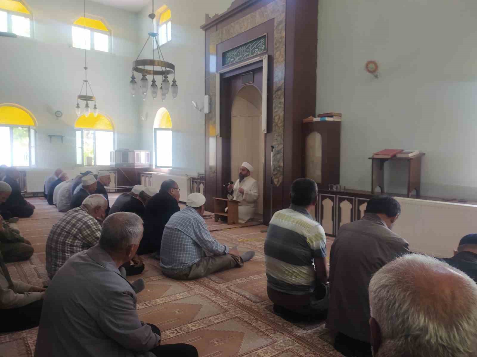 Beyşehir’de çiftçiler yağmur duasına çıktı