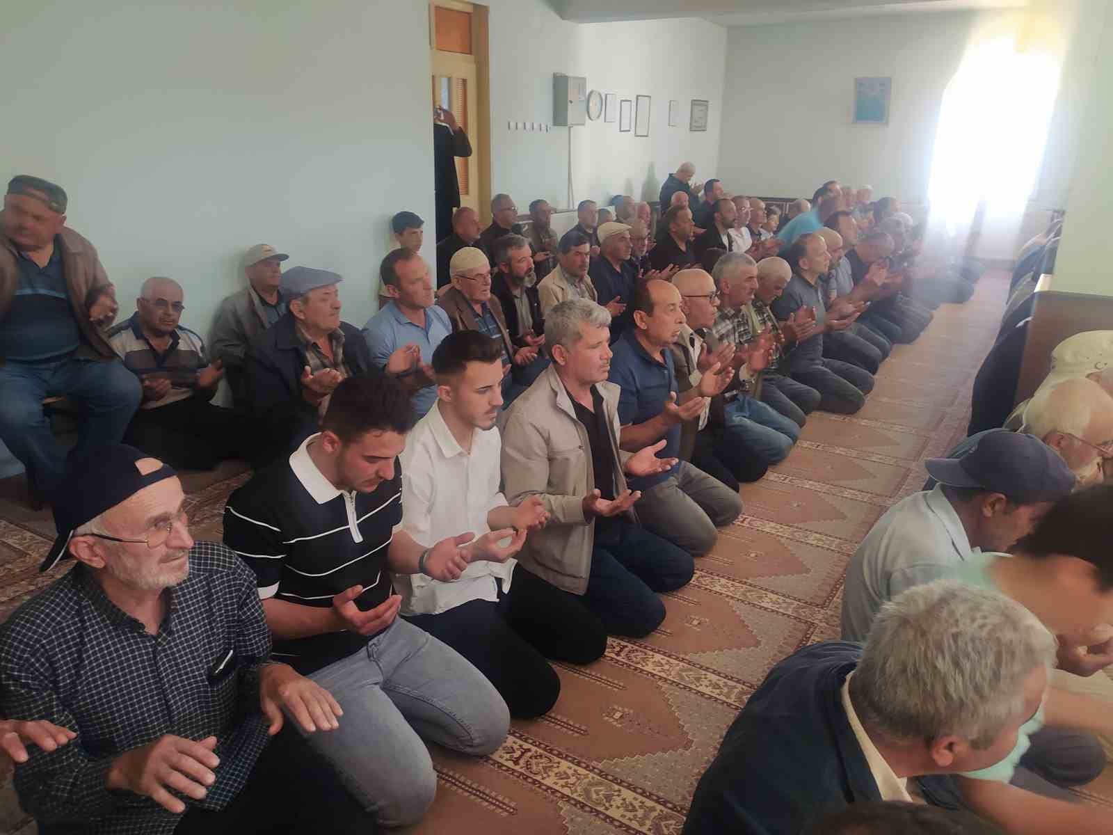 Beyşehir’de çiftçiler yağmur duasına çıktı
