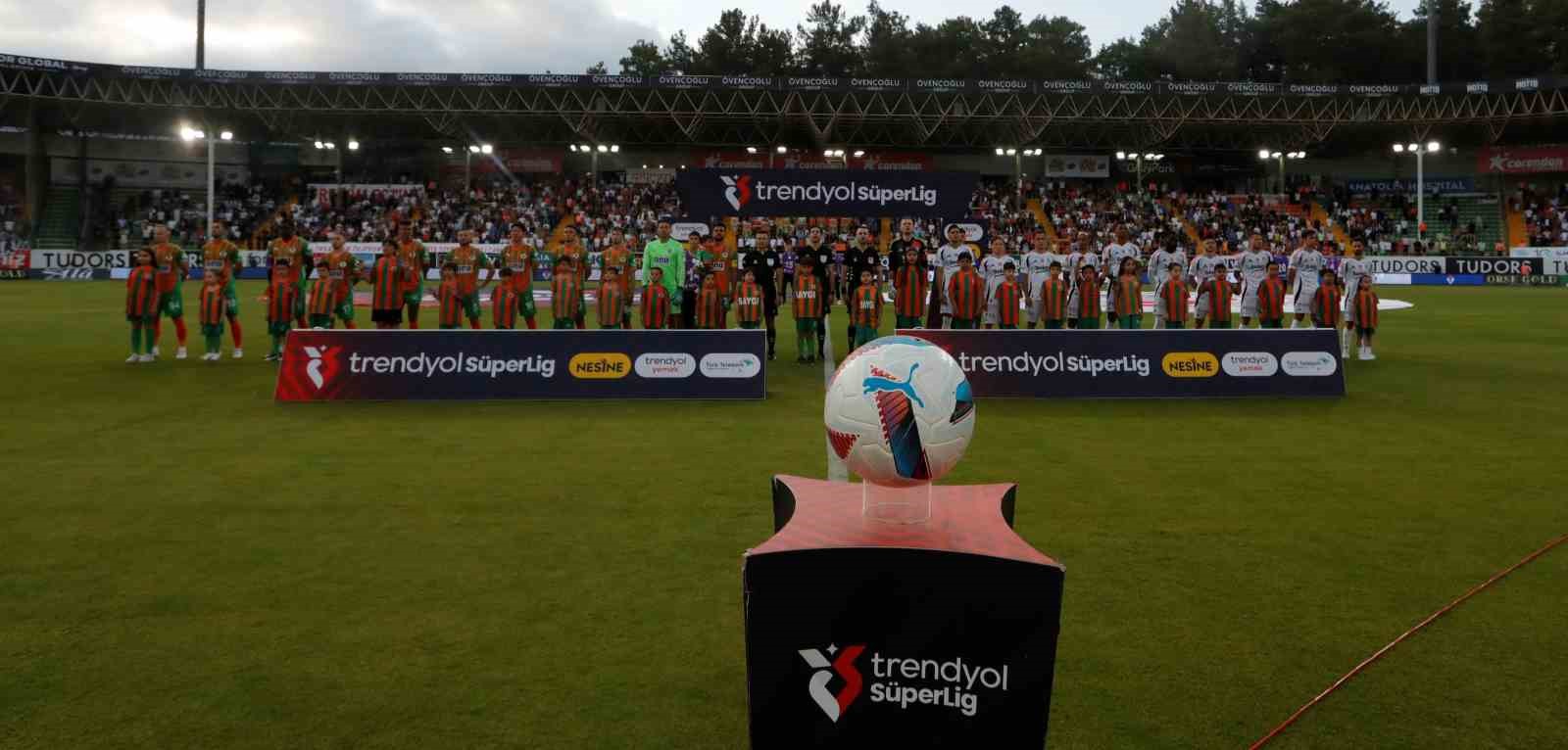 Trendyol Süper Lig: Alanyaspor: 0 - Beşiktaş: 0 (Maç devam ediyor)