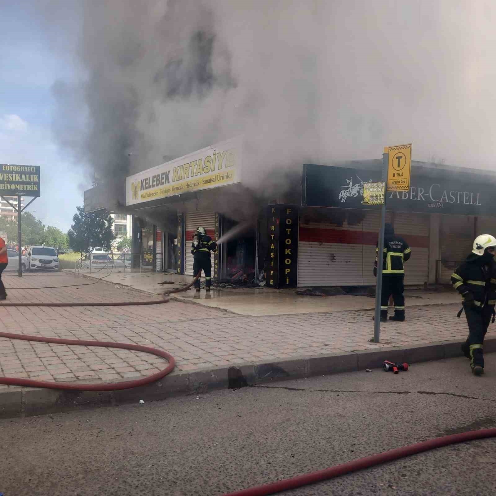 Diyarbakır’da kırtasiye dükkanında yangın
