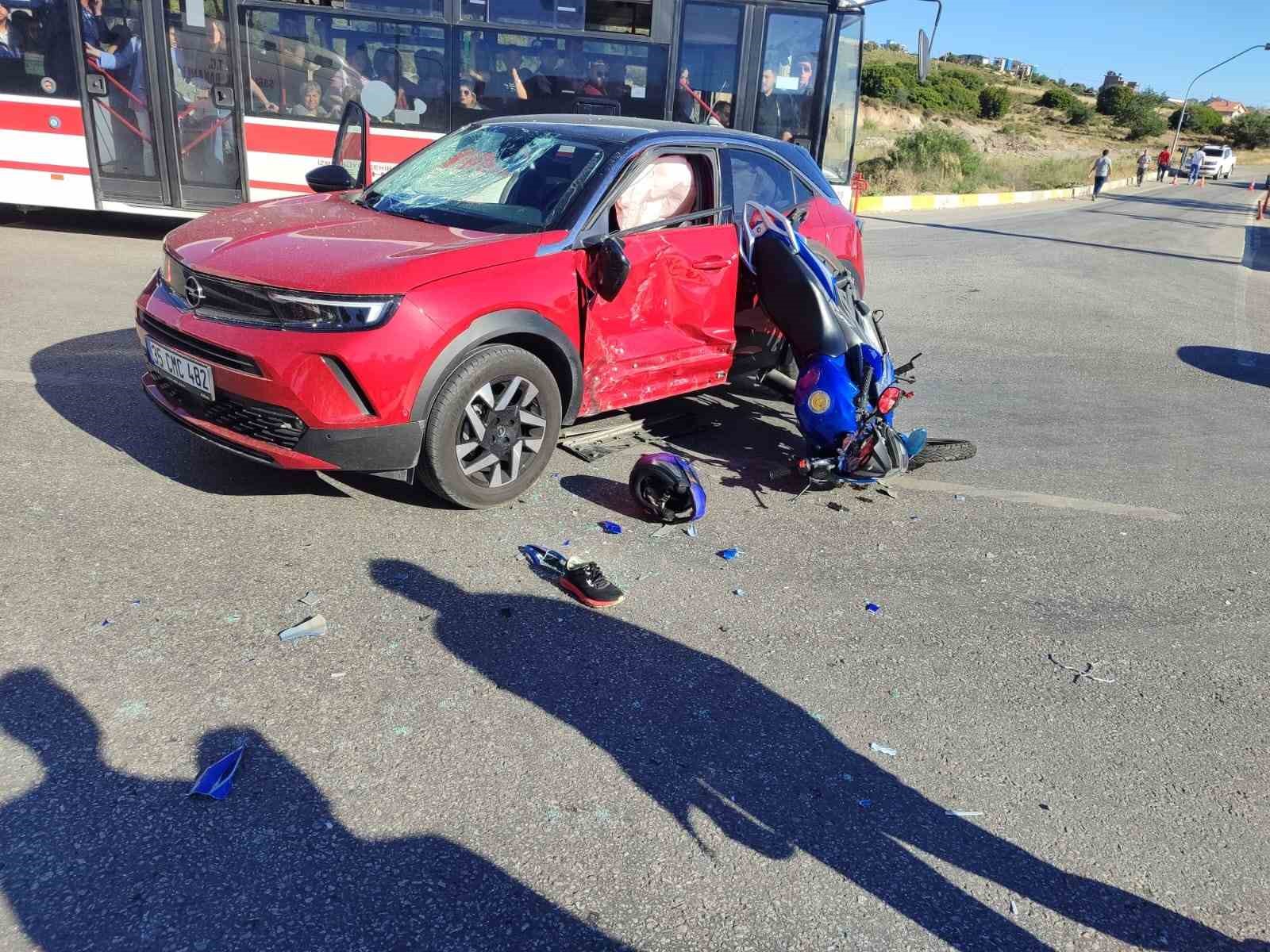 İzmir’de otomobil motosikletle çarpıştı: 1 ağır yaralı