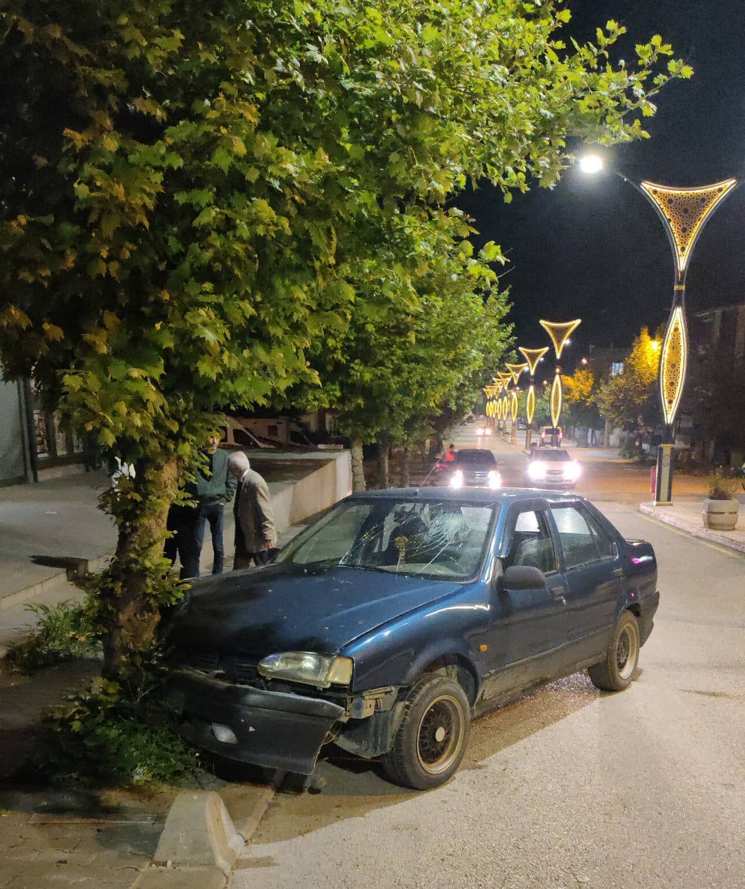 Keşan’da otomobil ağaca çarptı: 1 yaralı