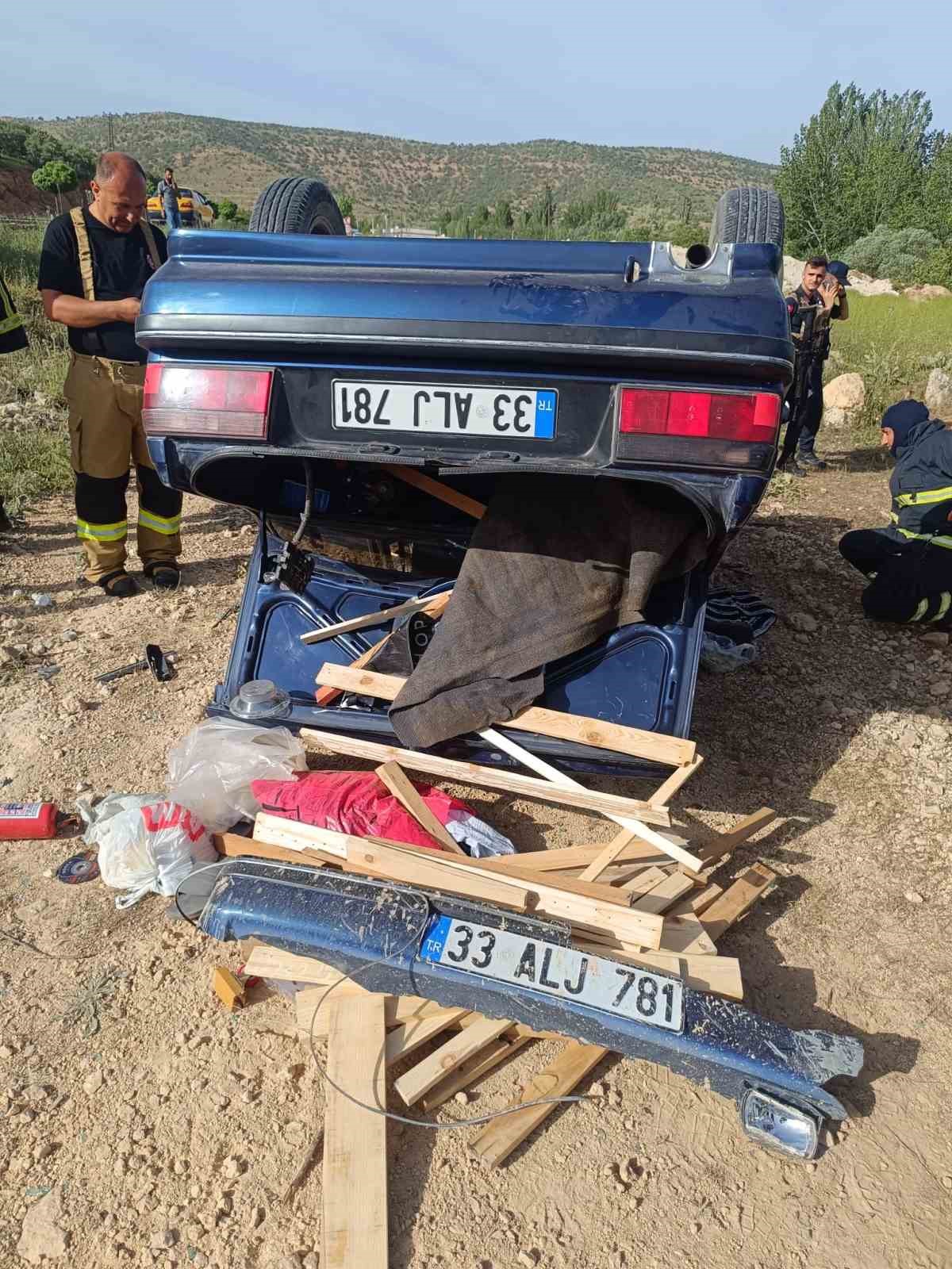 Mardin’de otomobil takla attı: 3 yaşındaki çocuk hayatını kaybetti, anne ve babası yaralandı