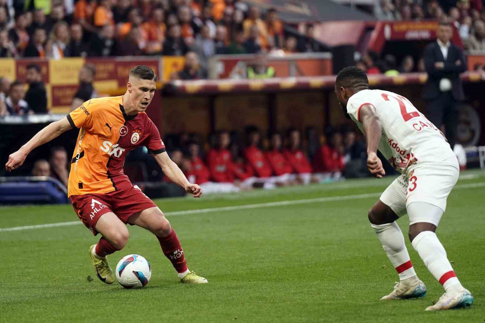 Trendyol Süper Lig: Galatasaray: 2 - Kayserispor: 0 (İlk yarı)