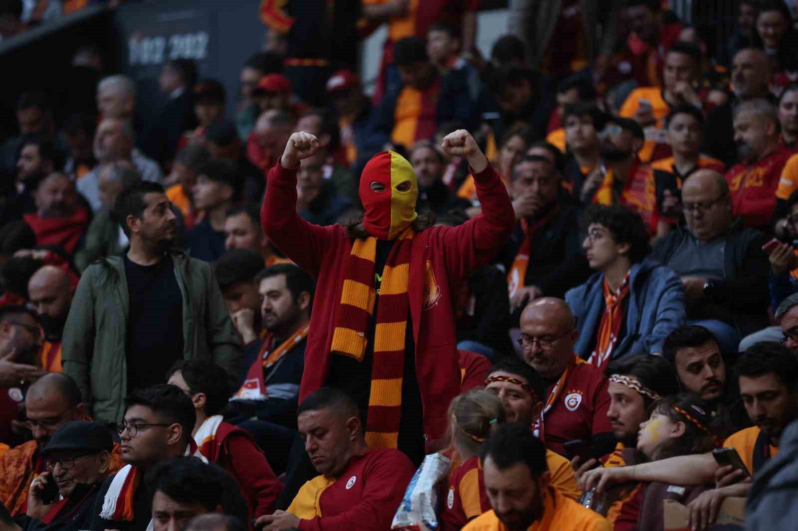 Trendyol S&uuml;per Lig: Galatasaray: 2 - Kayserispor: 0 (İlk yarı)
