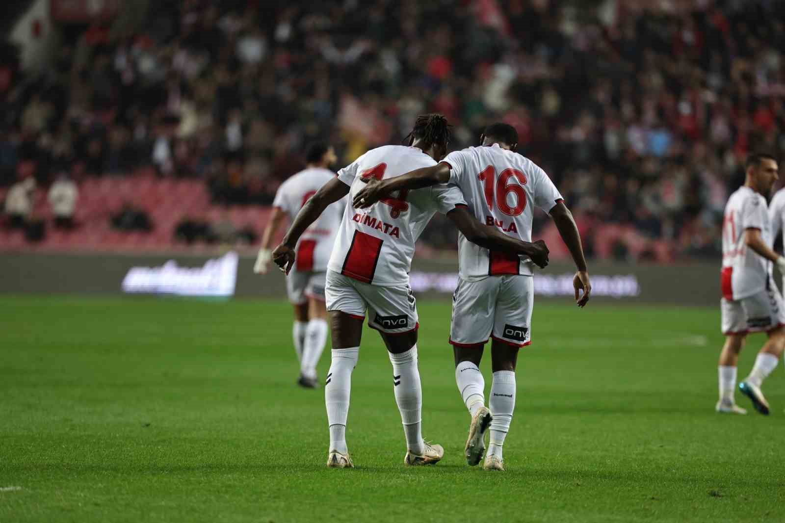 Trendyol Süper Lig: Samsunspor: 1 - Sivasspor: 0 (İlk yarı)