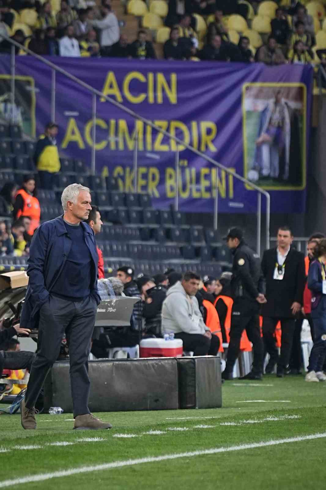 Trendyol S&uuml;per Lig: Fenerbah&ccedil;e: 1 - Ey&uuml;pspor: 0 (İlk yarı)
