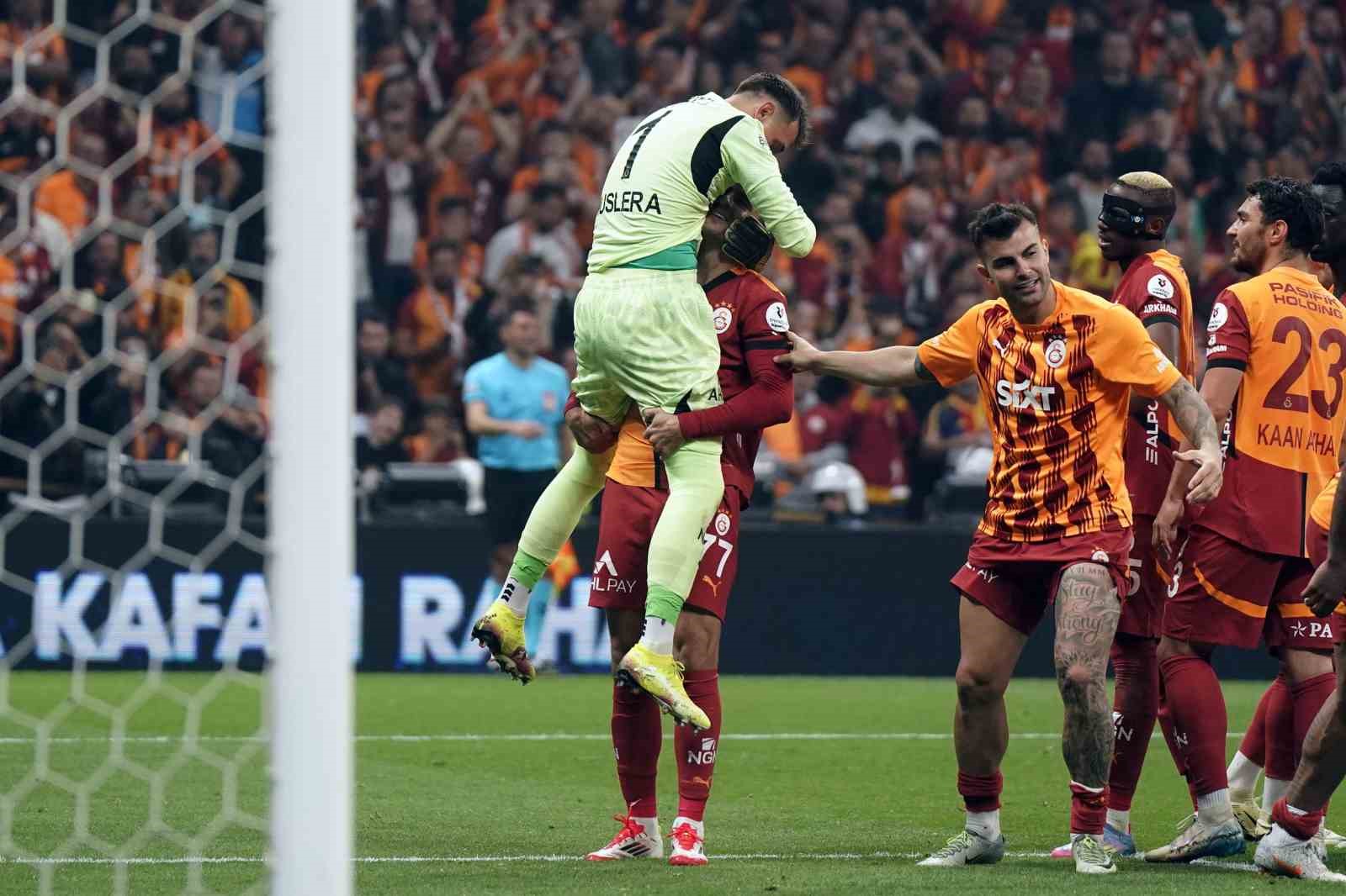 Fernando Muslera&rsquo;dan penaltıdan gol
