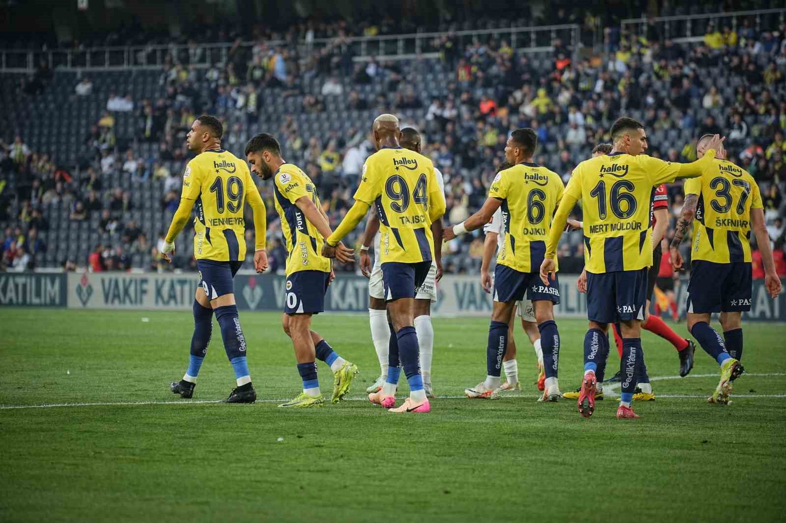 Fenerbah&ccedil;e, &uuml;st &uuml;ste 4. kez ligi ikinci tamamlayacak
