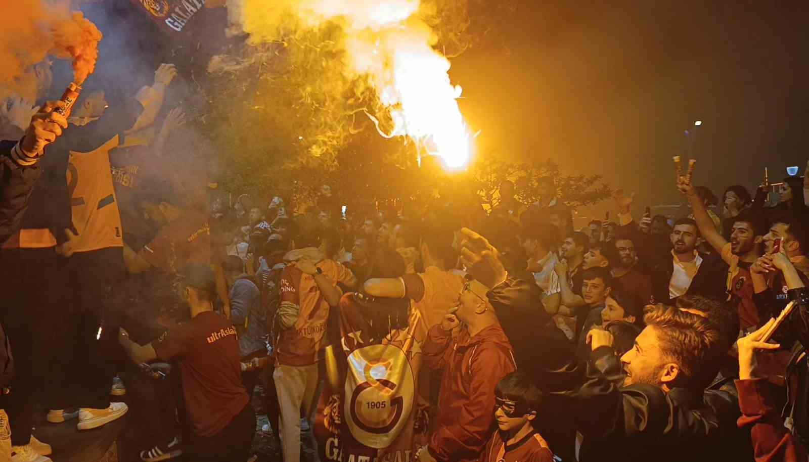 Gümüşhane’de Galatasaray’ın 25. şampiyonluğu coşkuyla kutlandı
