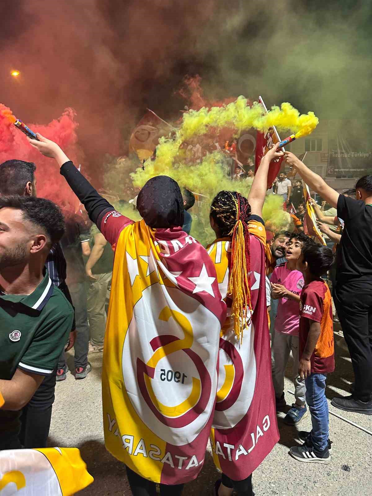 Galatasaray&rsquo;ın şampiyonluğu Adıyaman&rsquo;da coşkuyla kutlandı
