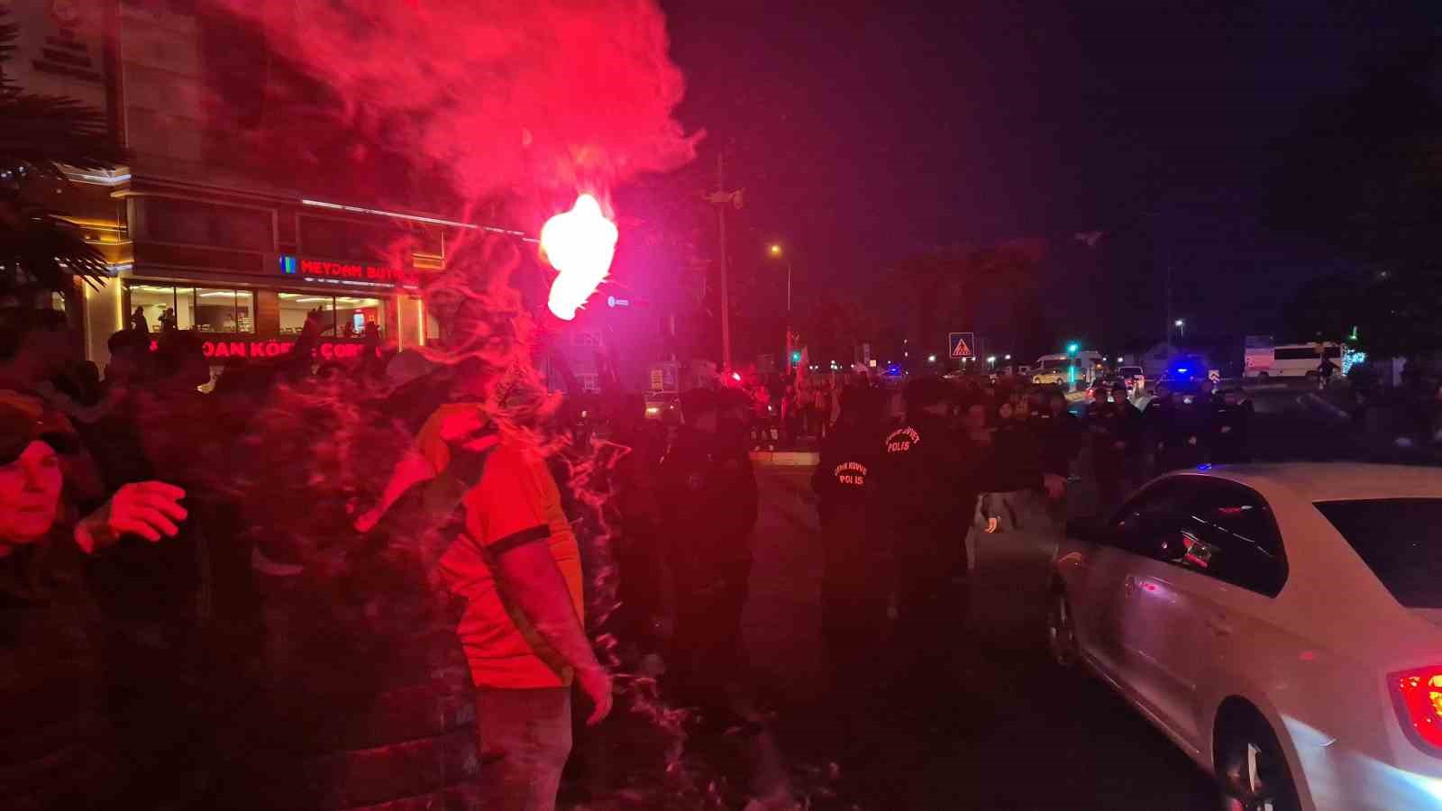 Tekirdağ&rsquo;da Galatasaray taraftarları şampiyonluğu coşkuyla kutladı

