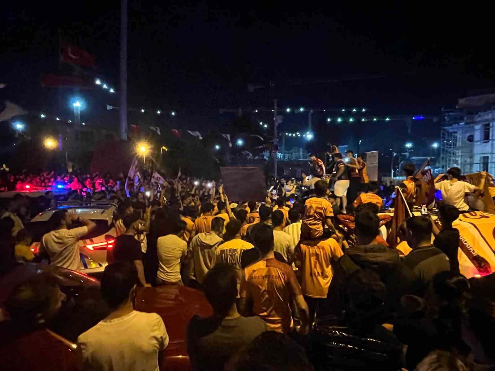 Galatasaray&rsquo;ın 25. şampiyonluğu Hatay&rsquo;da coşkuyla kutlandı
