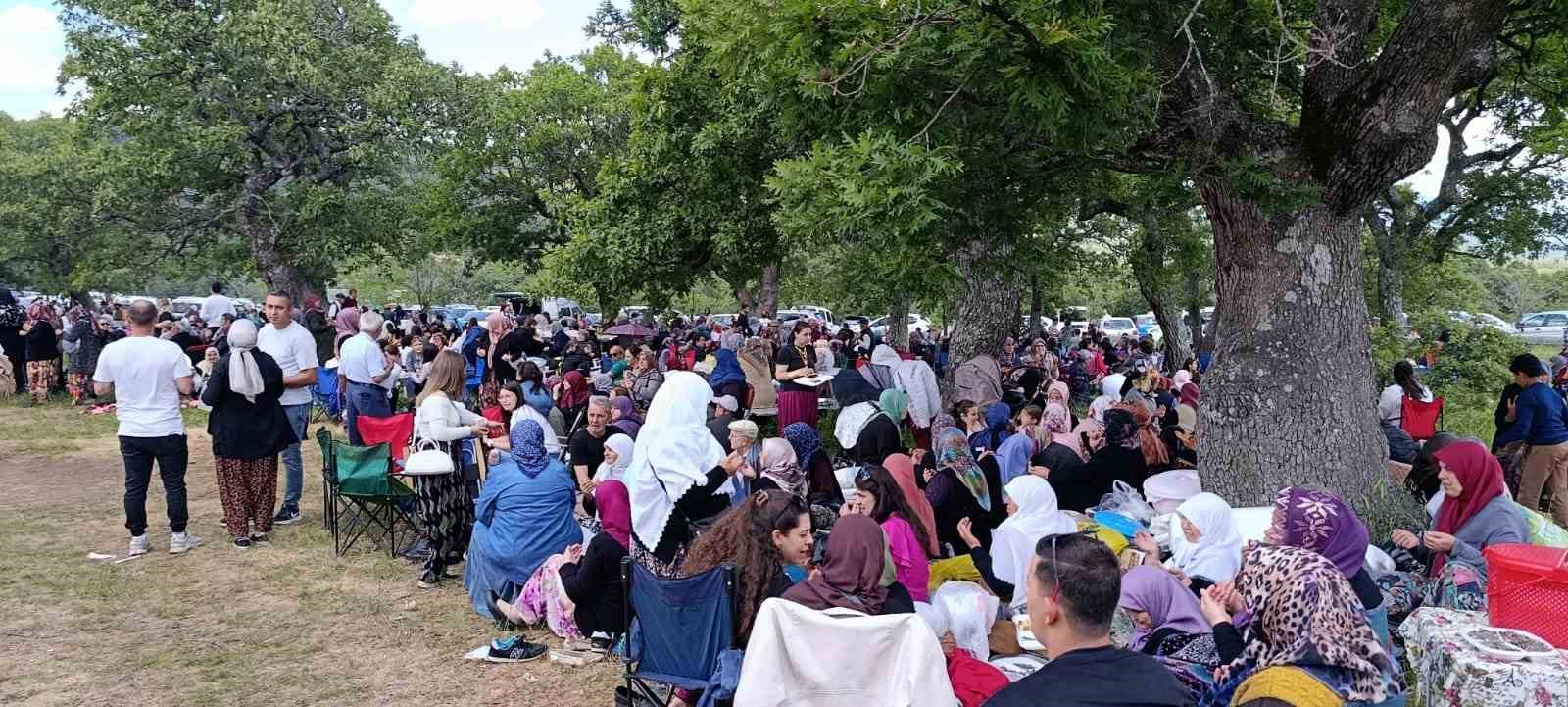 Bayrami&ccedil;&rsquo;te 20 bin kişinin katılımı ile "Garip&ccedil;e k&ouml;y hayrı" yapıldı
