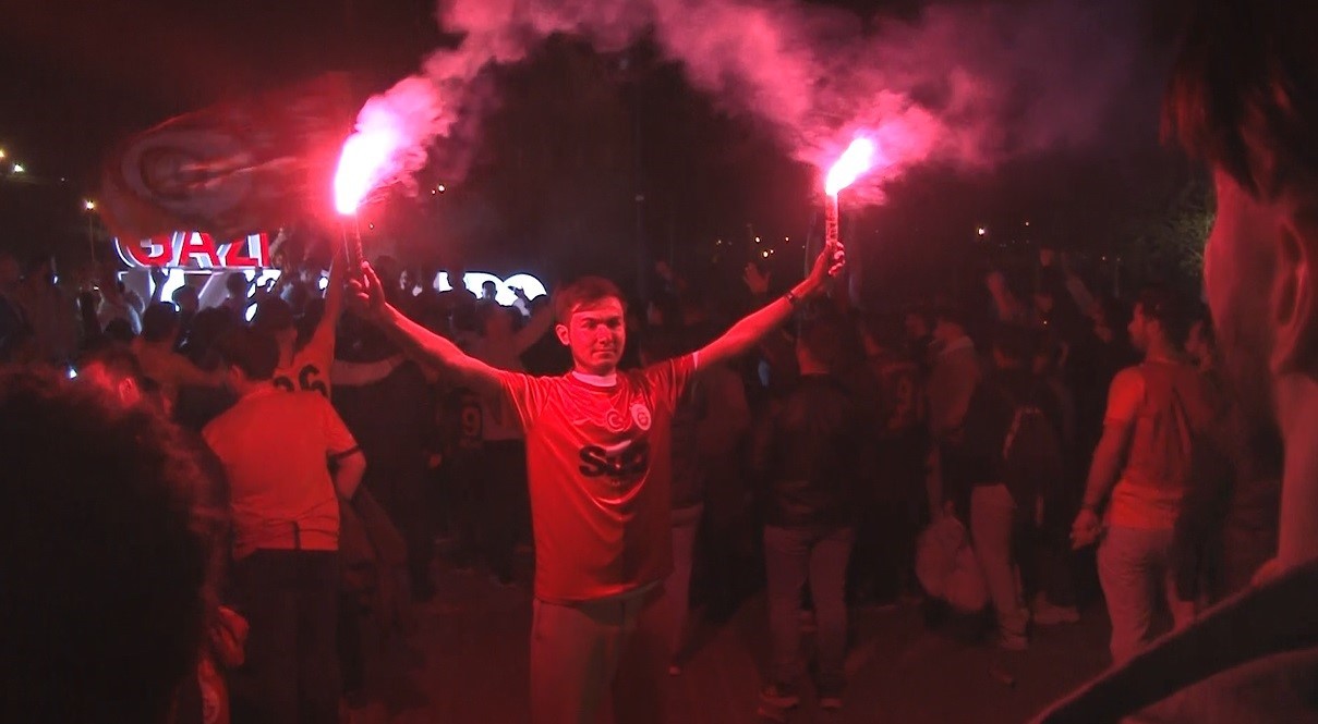 Kars’ta Galatasaraylılar sokaklara akın etti