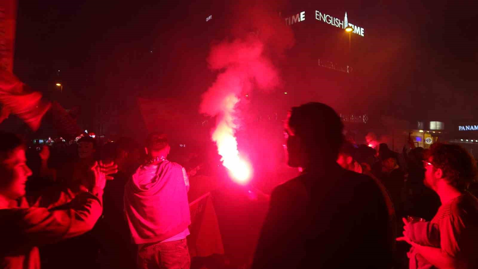 &Ccedil;anakkale&rsquo;de şampiyonluk coşkusu
