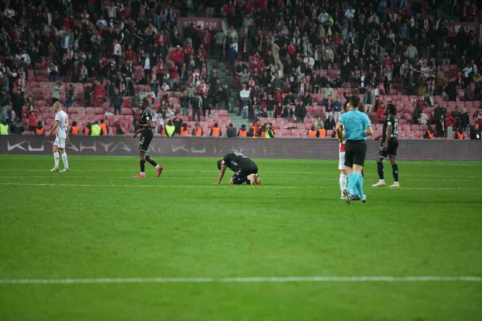 Sivasspor&rsquo;dan S&uuml;per Lig&rsquo;e h&uuml;z&uuml;nl&uuml; veda
