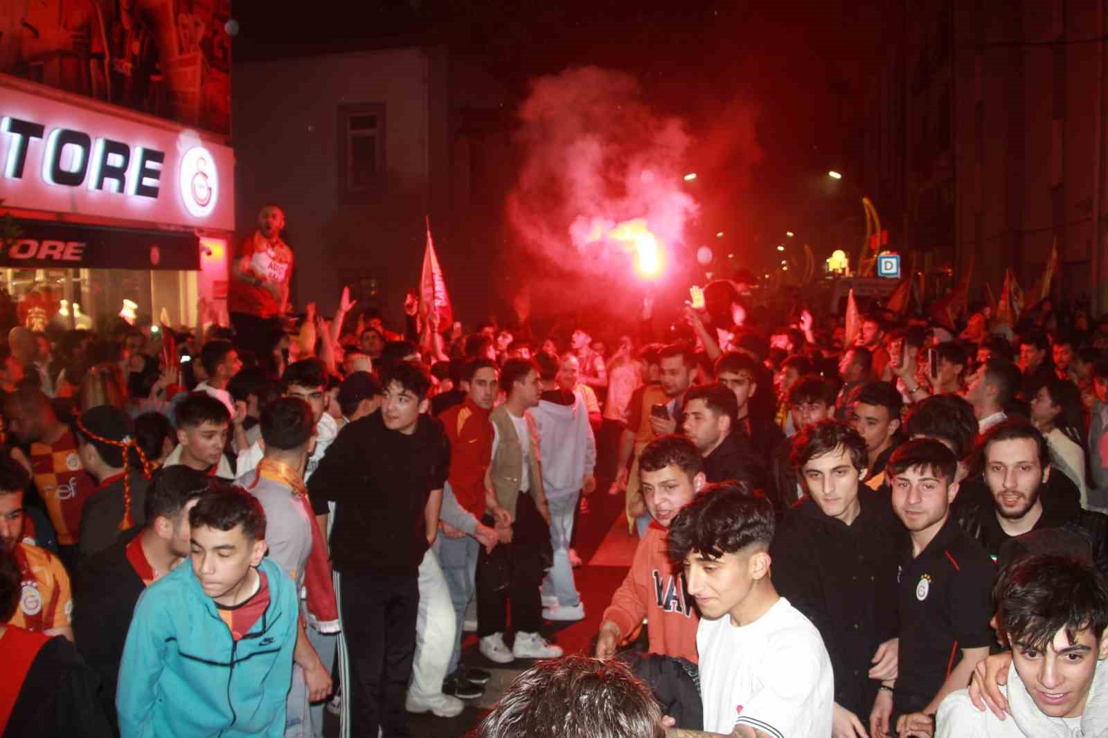 Galatasaray taraftarları, Ordu’da sokaklara döküldü