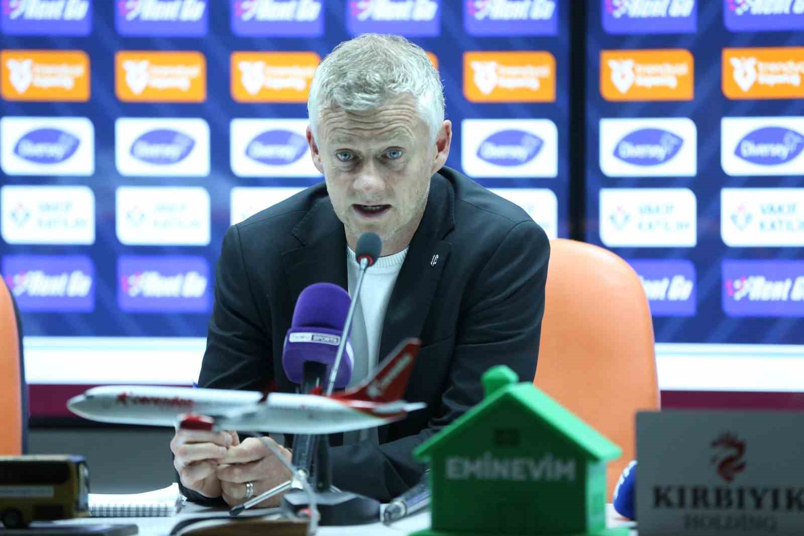 Ole Gunnar Solskjaer: "Ma&ccedil;lara bu şekilde başlarsak 3 puan almamız maalasef &ccedil;ok zor olur&rsquo;&rsquo;
