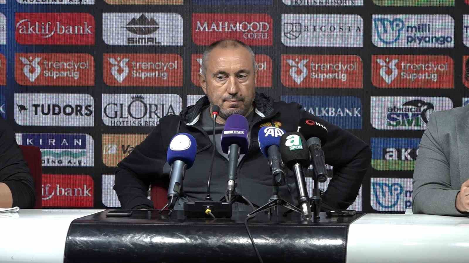 Stanimir Stoilov: "6 gol kalenizde görürseniz o zaman 3 gol atsanız bile bu yeterli olmuyor"