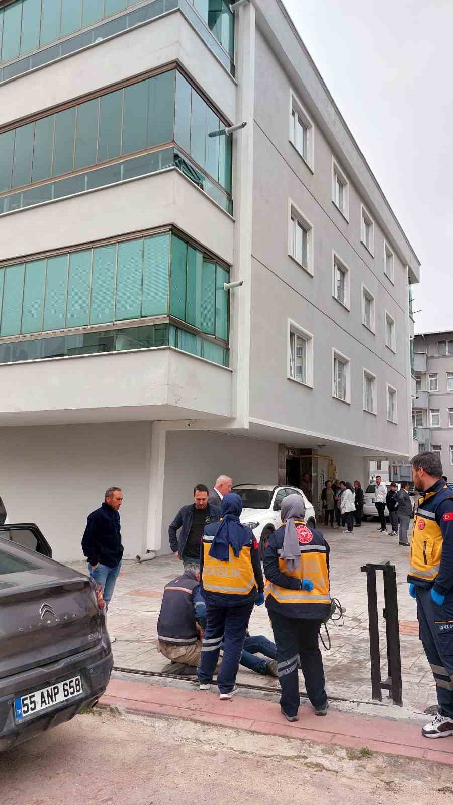 Polis memuru tabancayla vurulmuş halde ölü bulundu