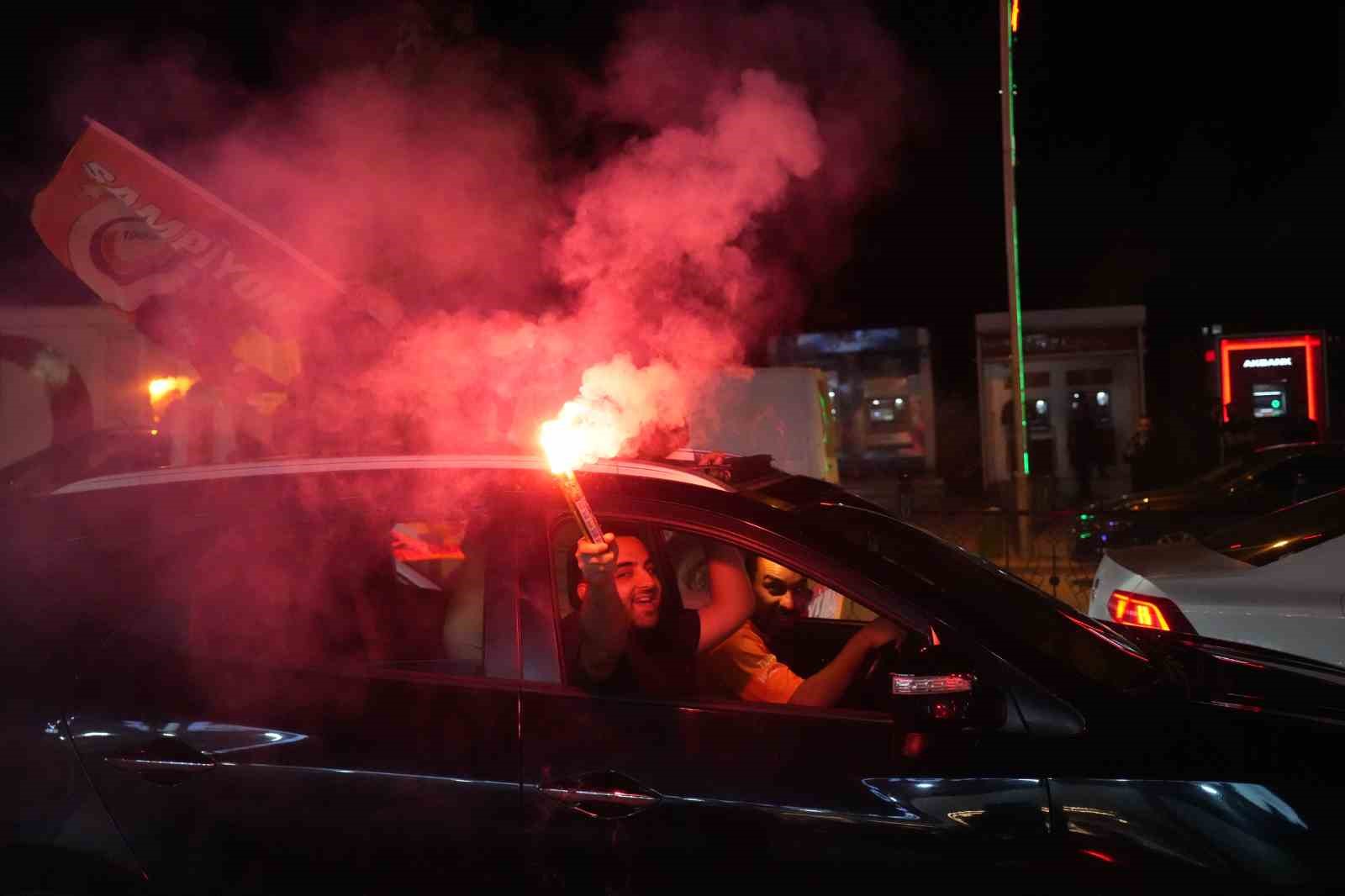 Galatasaray&rsquo;ın şampiyonluğu Muş&rsquo;ta coşkuyla kutlandı
