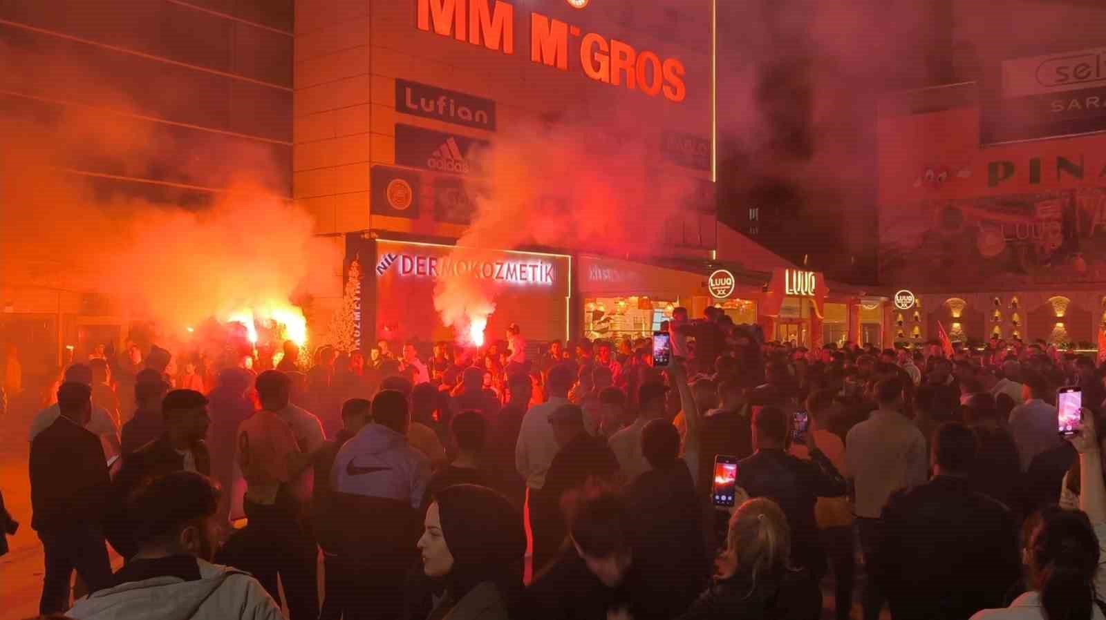 Tatvan&rsquo;da Galatasaray şampiyonluğu coşkuyla kutlandı
