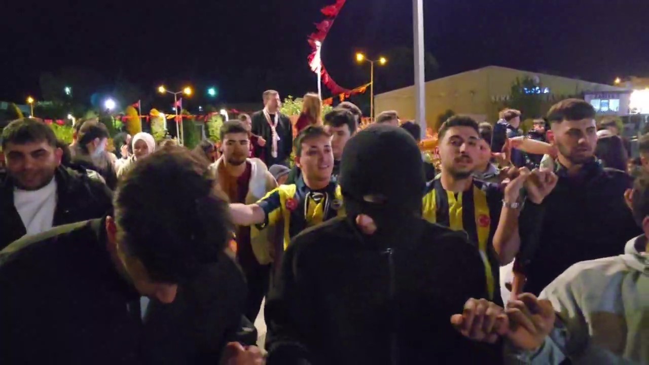 Amasya’da Galatasaraylı çift, 25. şampiyonluğu 52 günlük bebekleriyle kutladı
