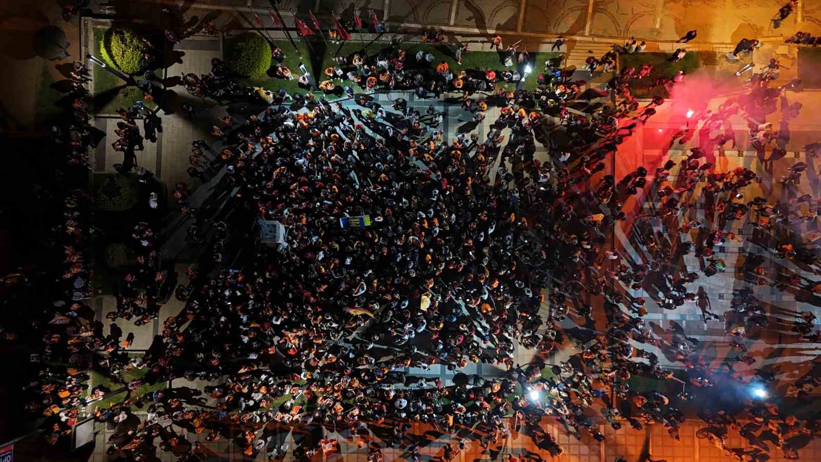 Edirne’de Galatasaray’ın şampiyonluğu coşkuyla kutlandı
