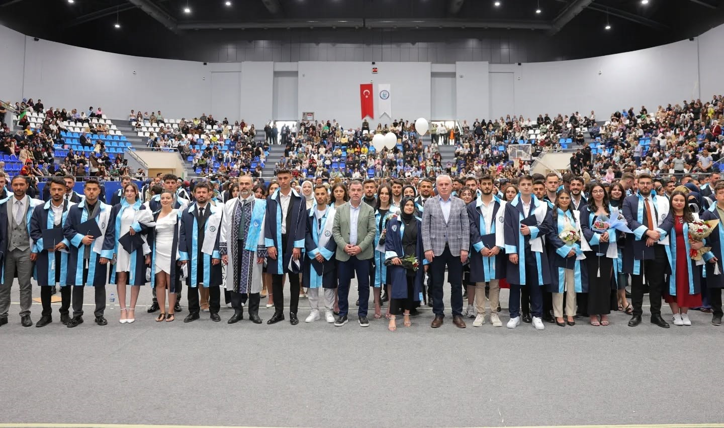 Bayburt’ta üniversite öğrencileri mezuniyet heyecanı yaşadı
