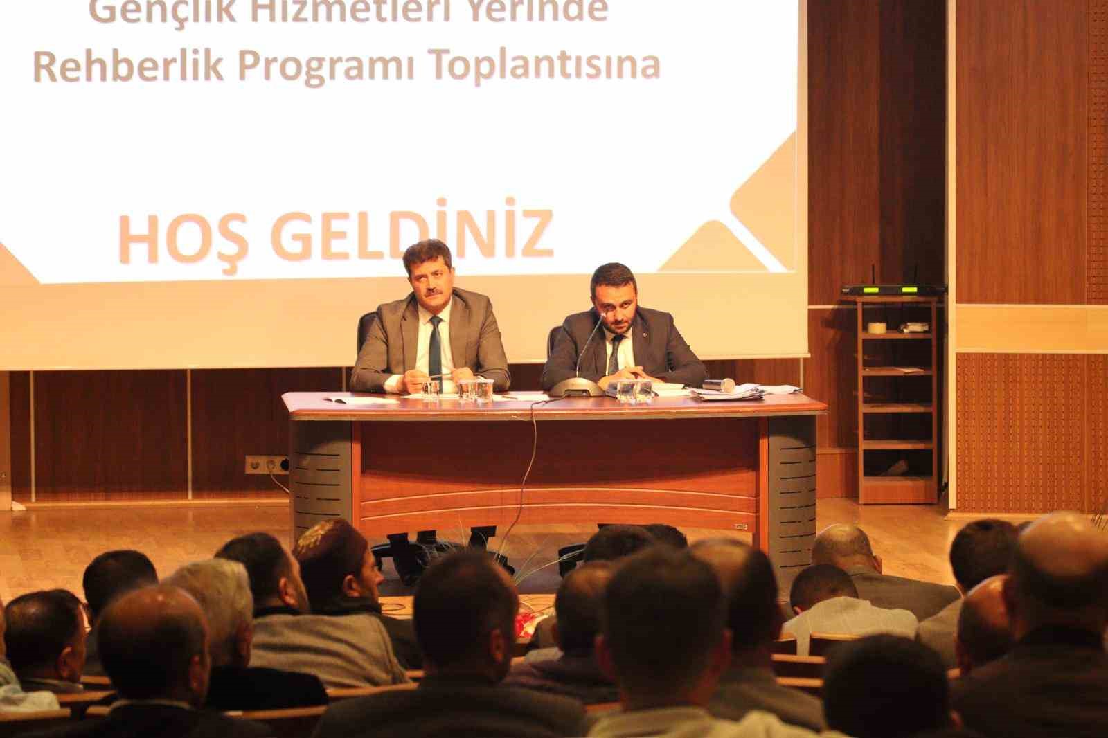 Gen&ccedil;lik hizmetlerinde yerinde rehberlik
