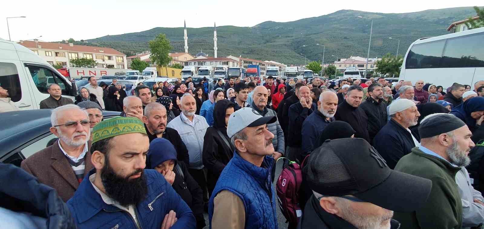 Gemlikli hacı adayları kutsal topraklara dualarla uğurlandı