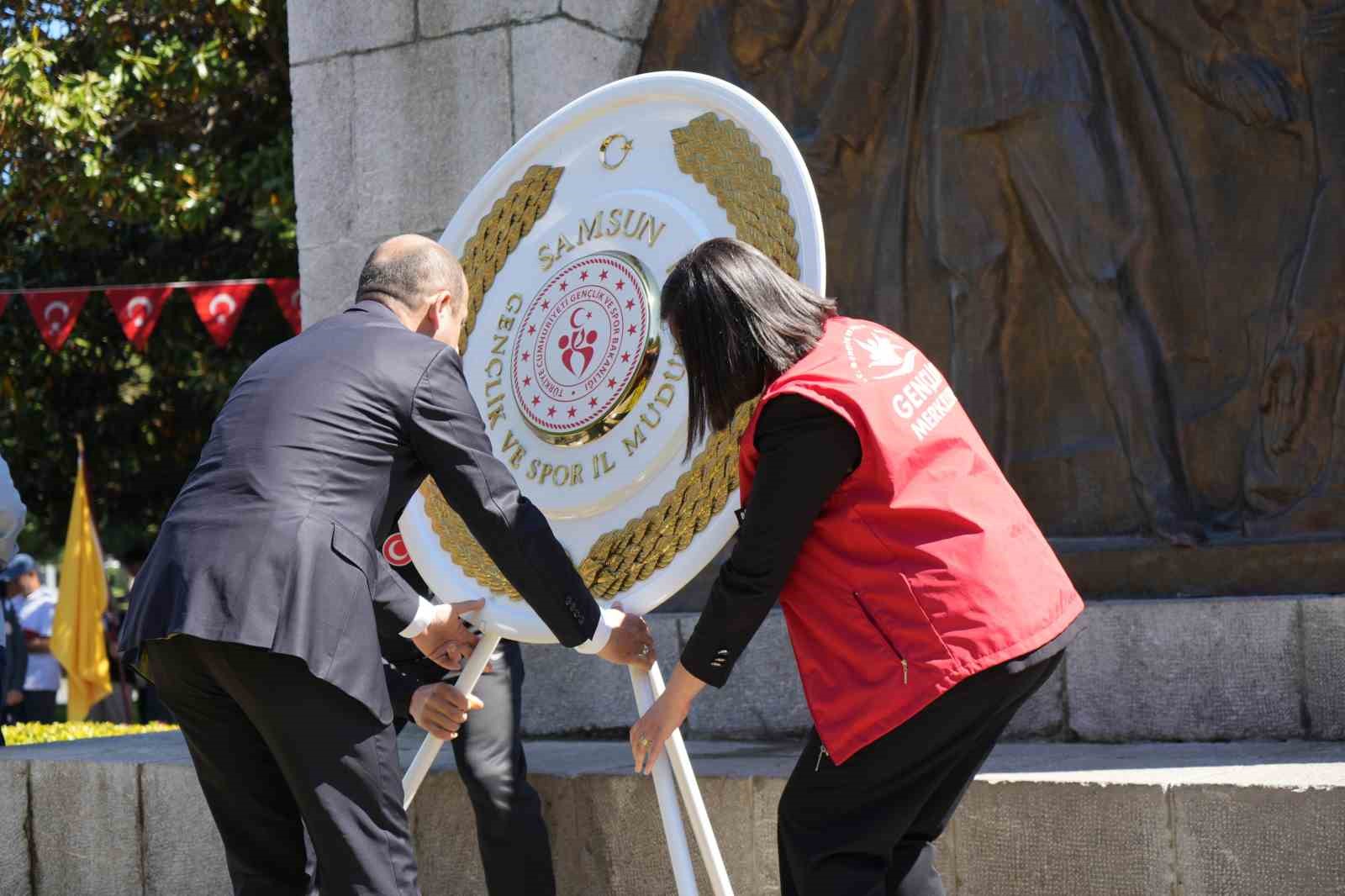 Samsun’da 19 Mayıs kutlamaları çelenk sunma töreni ile başladı