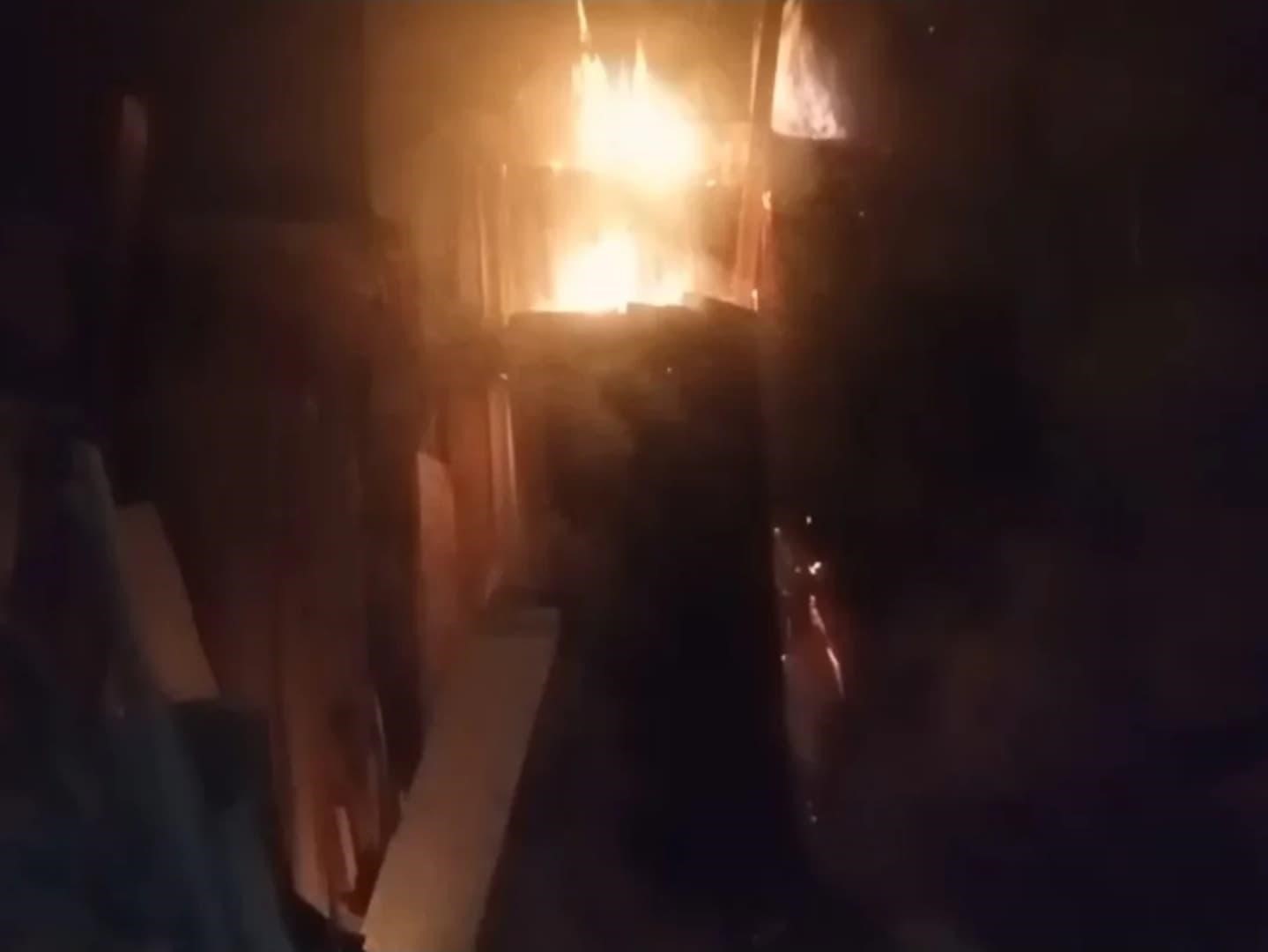 Mobilya dükkanında çıkan yangın büyümeden söndürüldü