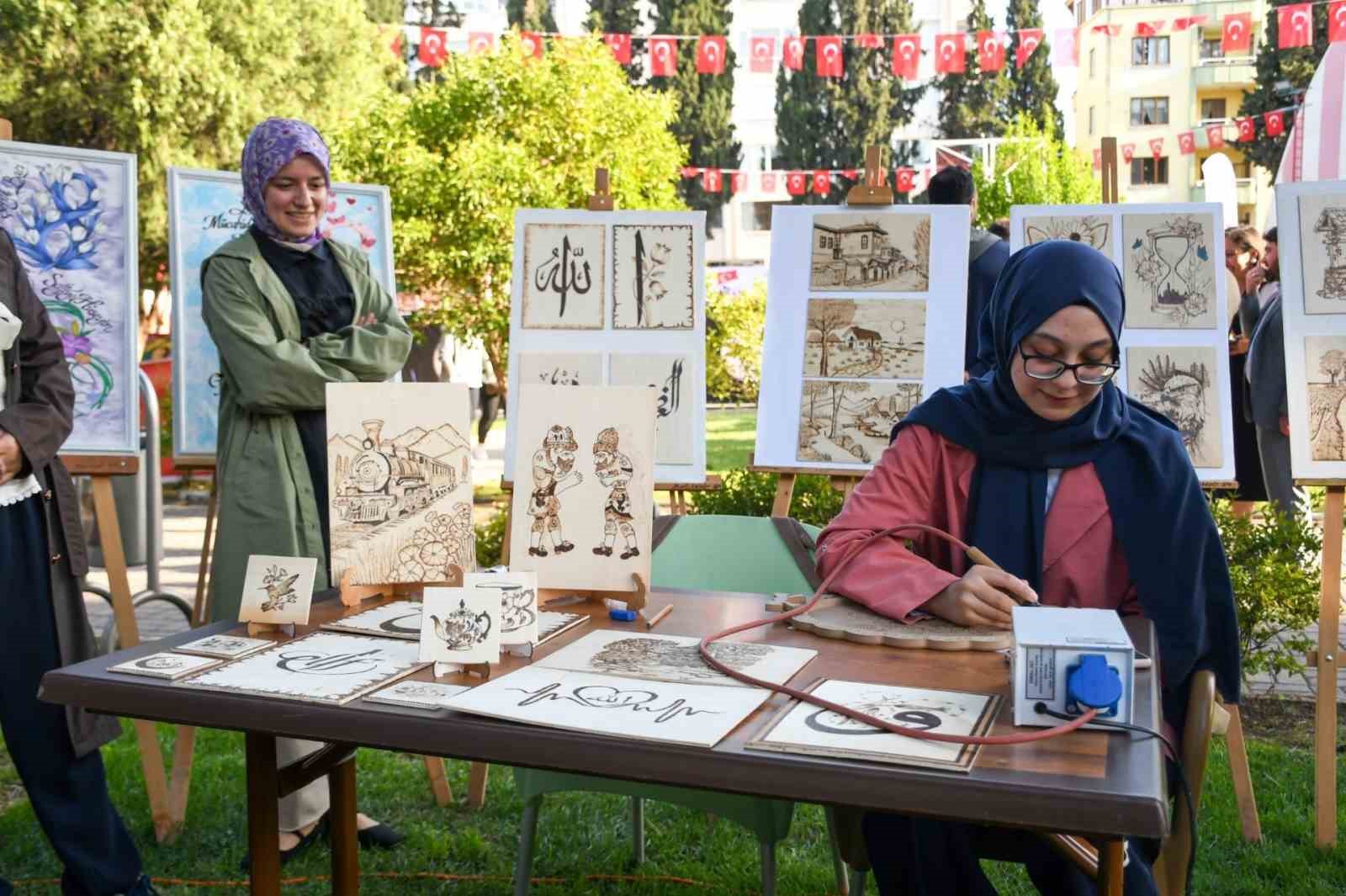 Balıkesir Gençliği, Gençlik ve Spor Festivalinde coşku ve enerjisini zirveye taşıdı