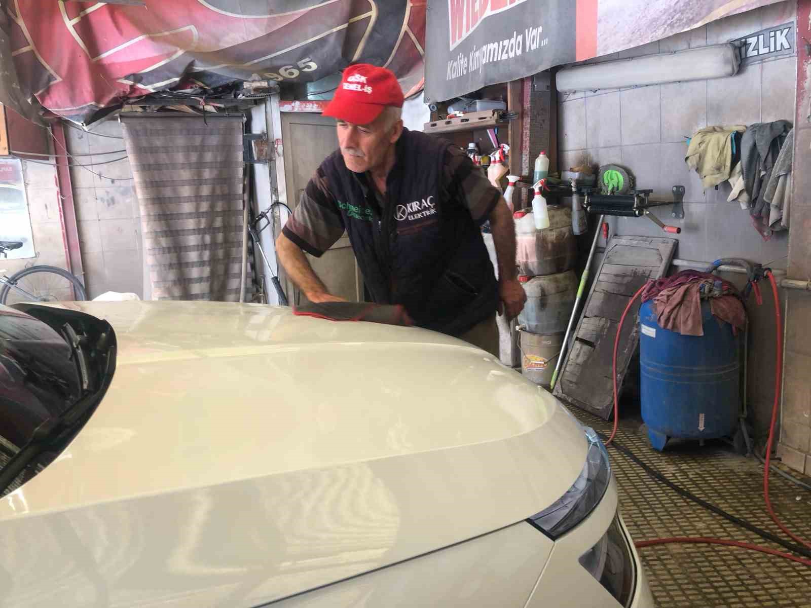 Araçlarını kendi yıkayan vatandaşlar zarar ediyor