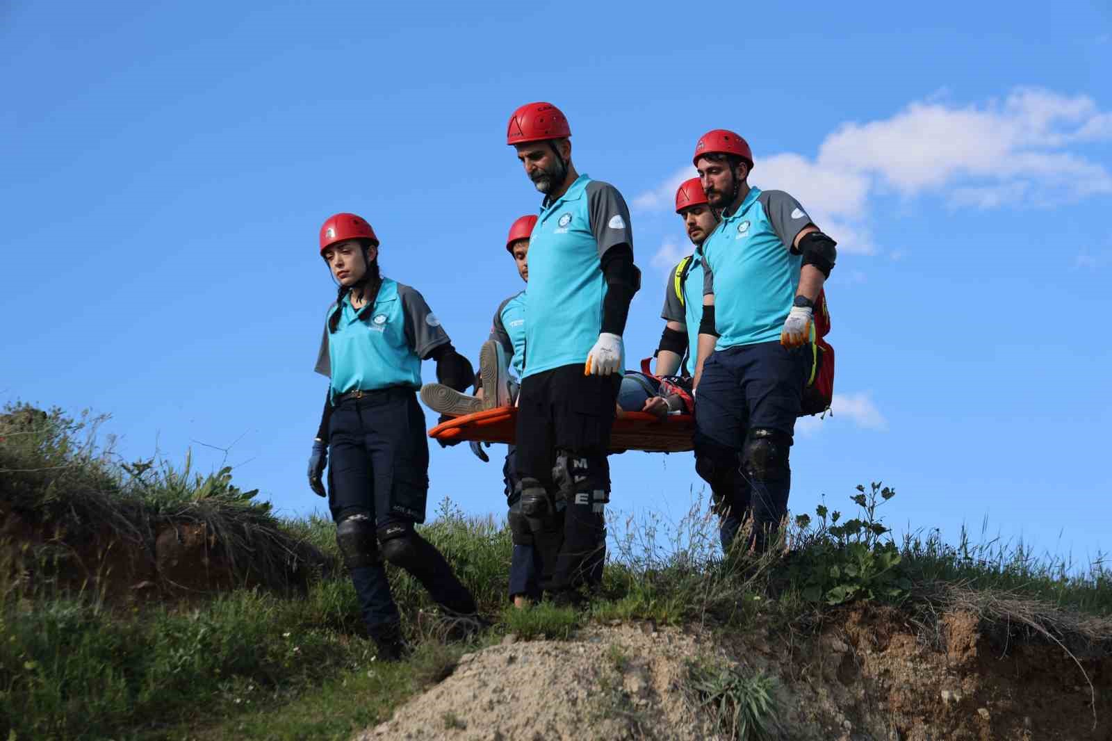 Elazığ’da zorlu UMKE eğitimi tamamlandı