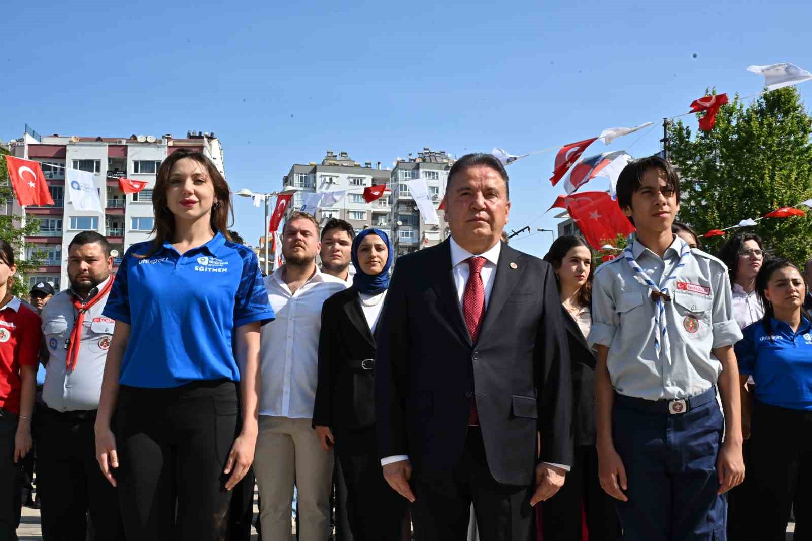 B&uuml;y&uuml;kşehir Belediyesi&rsquo;nde 19 Mayıs coşkusu t&ouml;renle başladı
