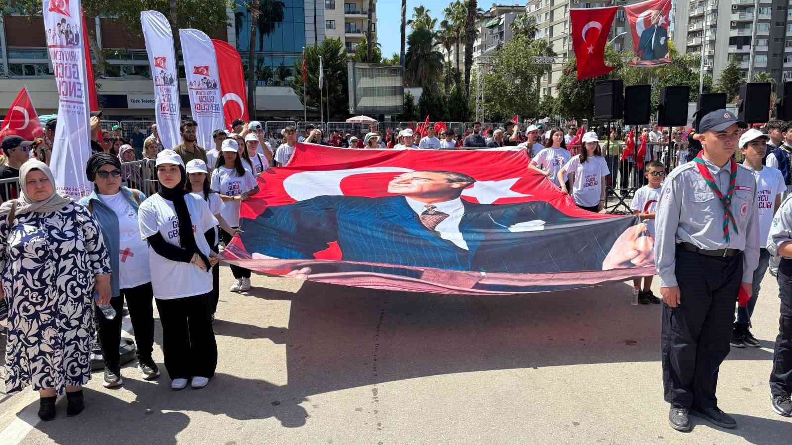 Adana&rsquo;da 19 Mayıs Atat&uuml;rk&rsquo;&uuml; Anma, Gen&ccedil;lik ve Spor Bayramı coşkusu
