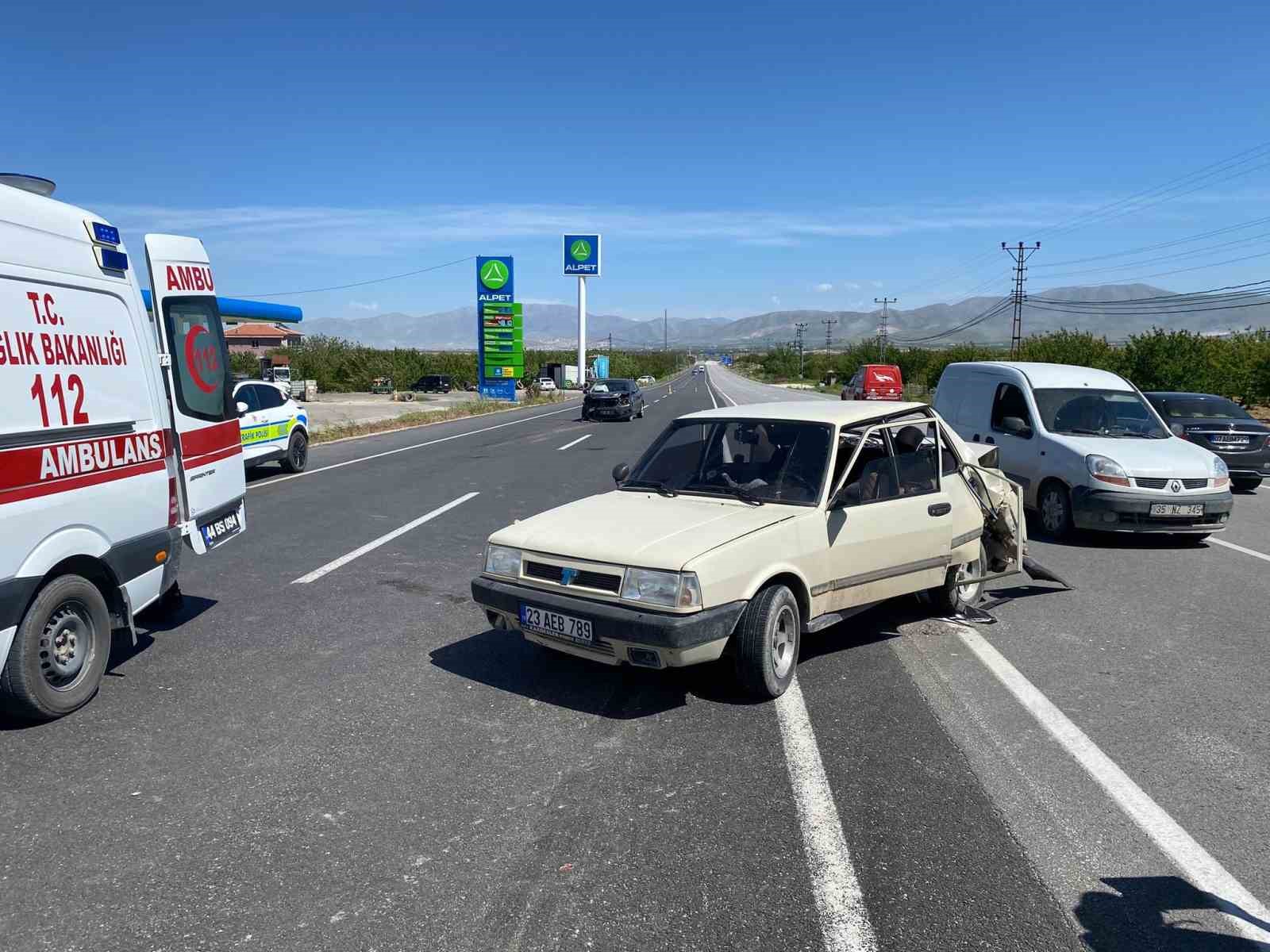 Malatya’da iki otomobil çarpıştı: 4 yaralı