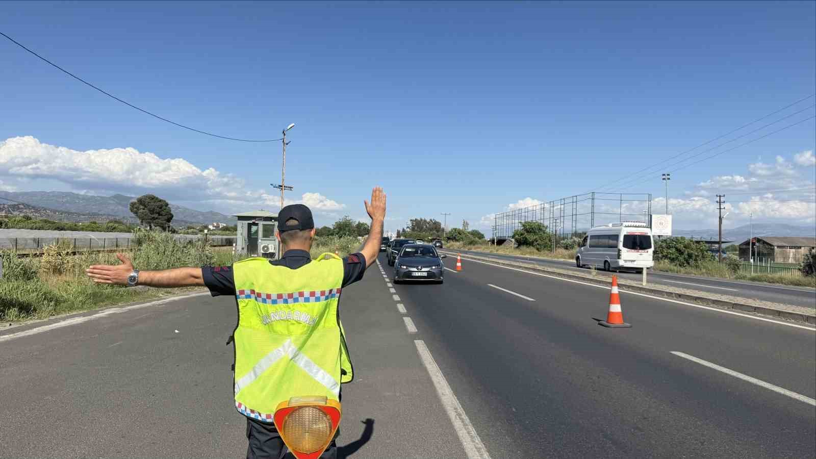 Efeler’de jandarmadan eş zamanlı şok uygulama