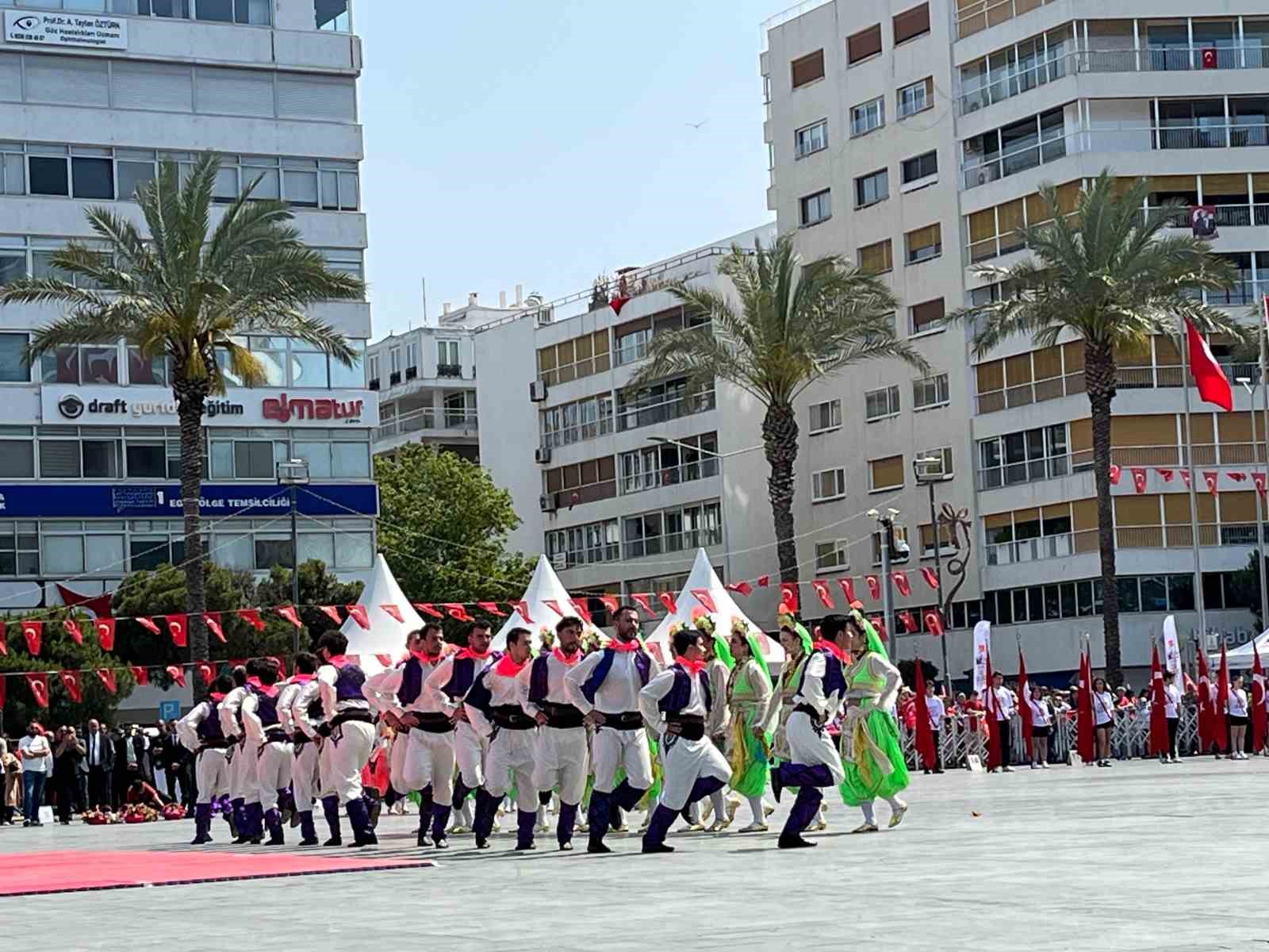 İzmir’de 19 Mayıs coşkuyla kutlandı
