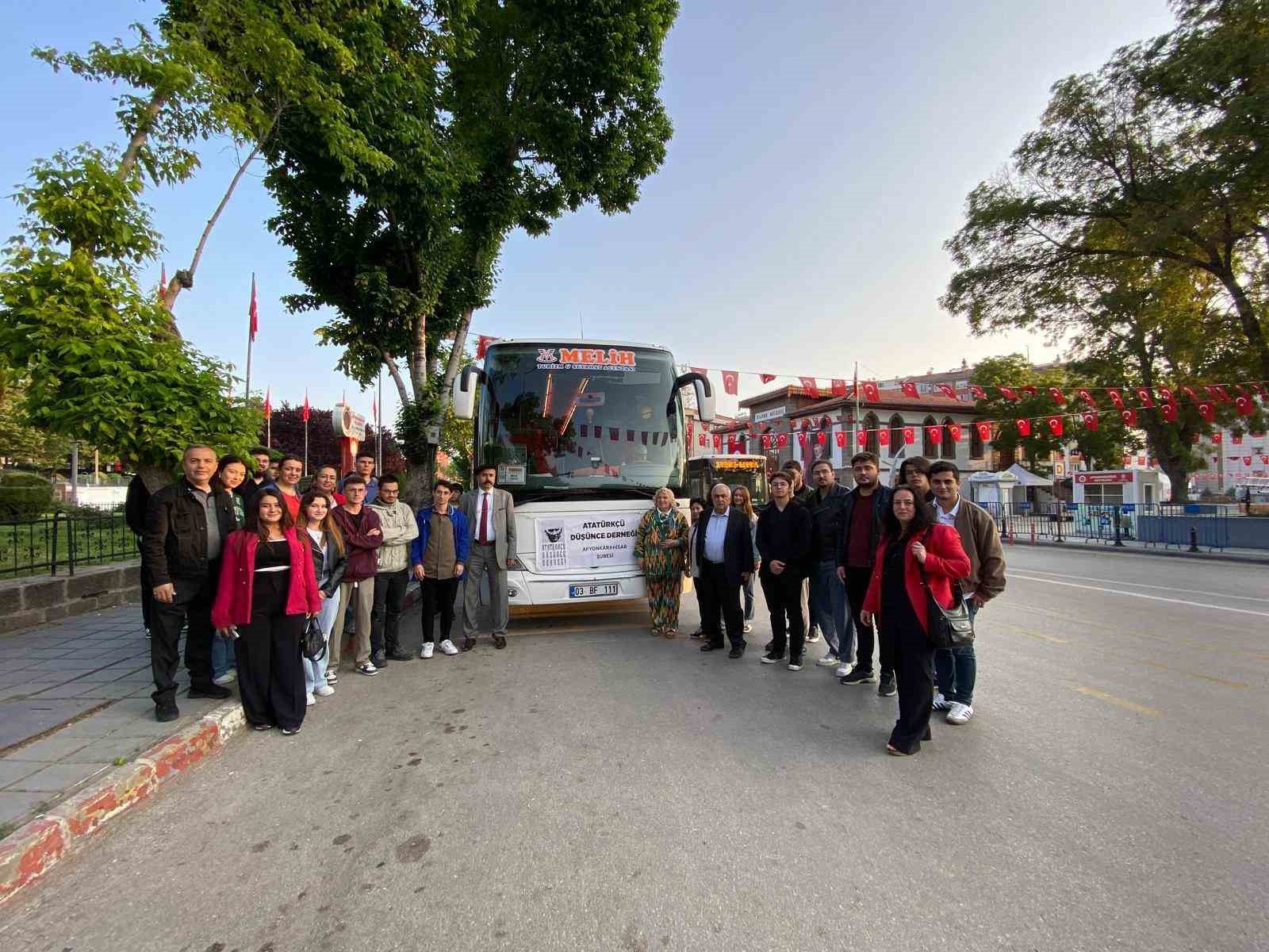 Afyonkarahisarlı ADD’li gençler Anıtkabir’e gitti