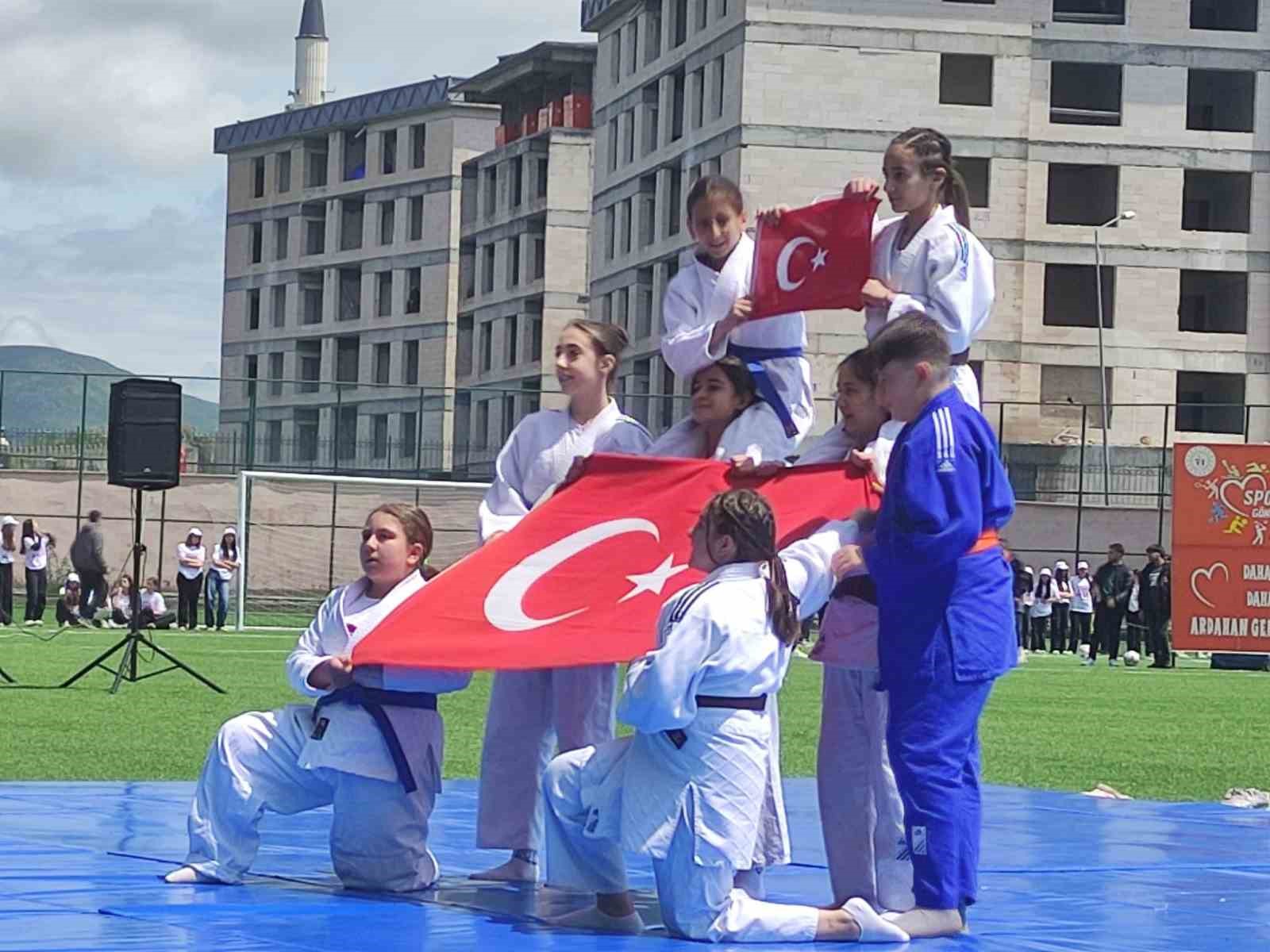 19 Mayıs Atatürk’ü Anma, Gençlik ve Spor Bayramı Ardahan’da coşkuyla kutlandı