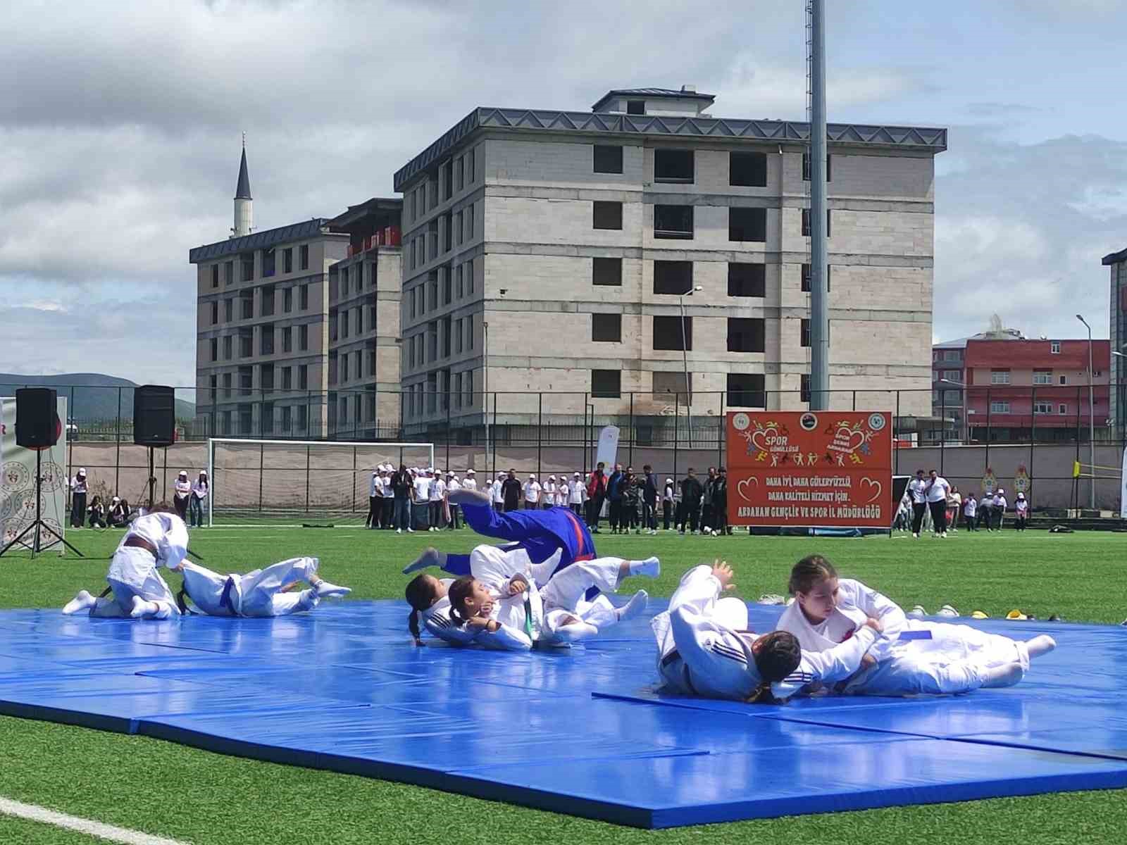 19 Mayıs Atat&uuml;rk&rsquo;&uuml; Anma, Gen&ccedil;lik ve Spor Bayramı Ardahan&rsquo;da coşkuyla kutlandı
