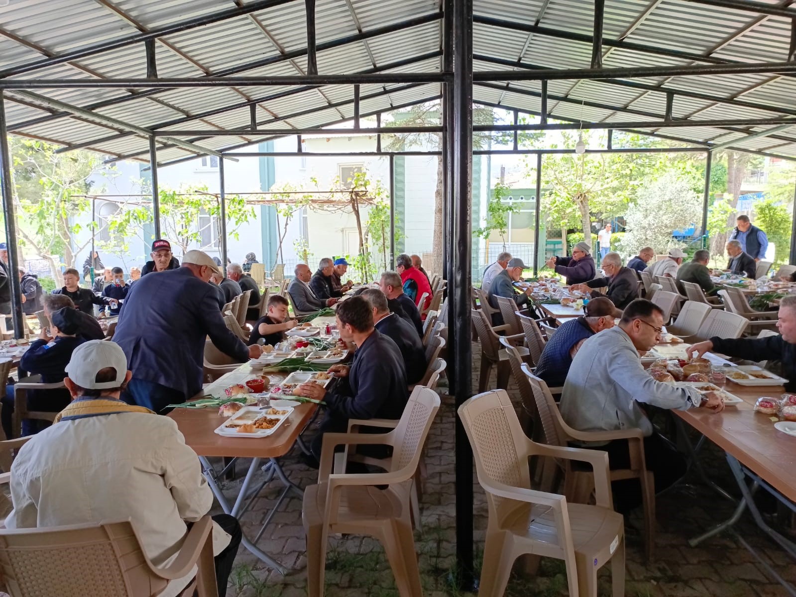 Emet&rsquo;in Doğanlar k&ouml;y&uuml;nde hayır yemeği ve yağmur duası
