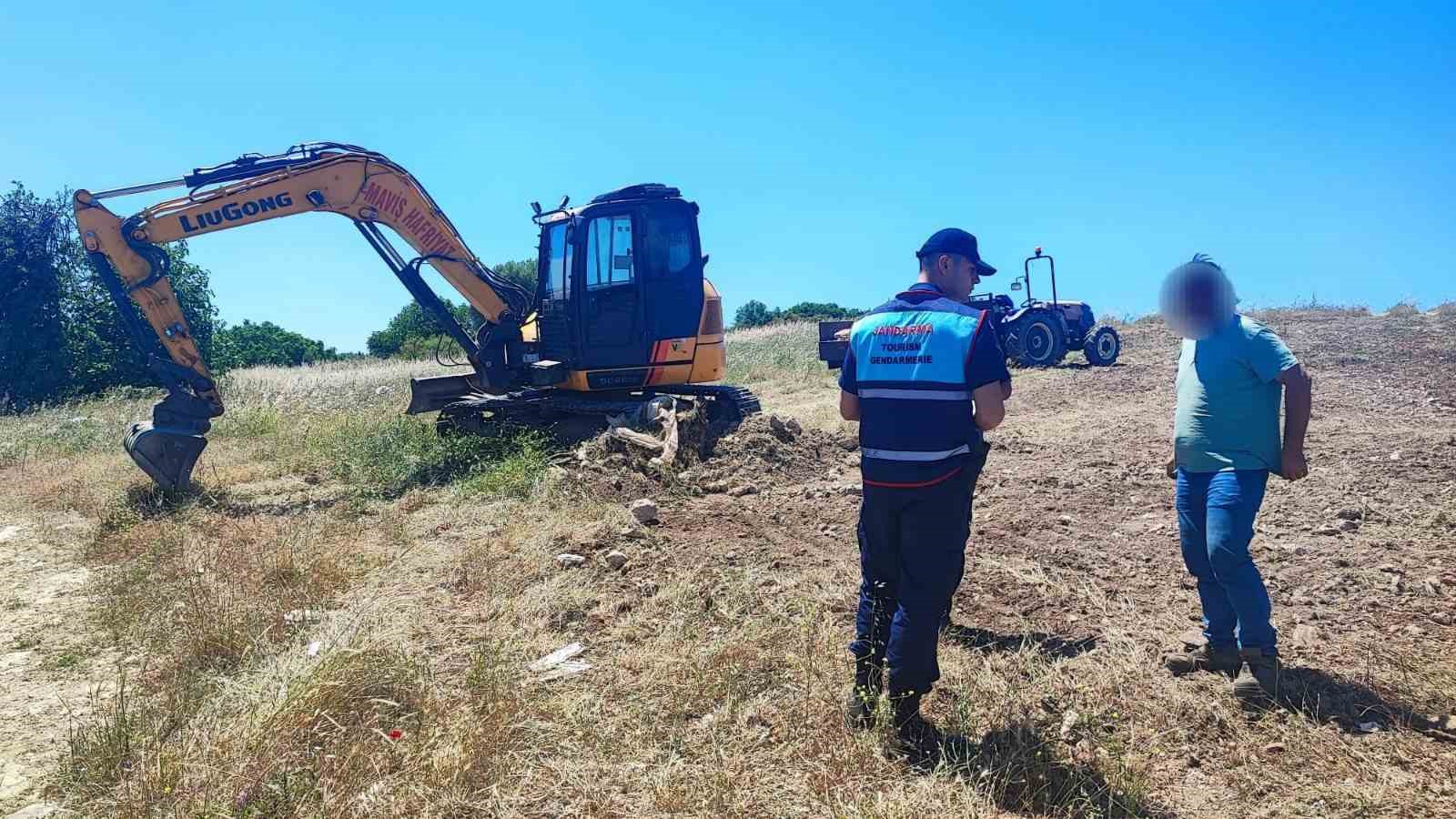 Didim’de kaçak kazı yapan 3 şahıs suçüstü yakalandı