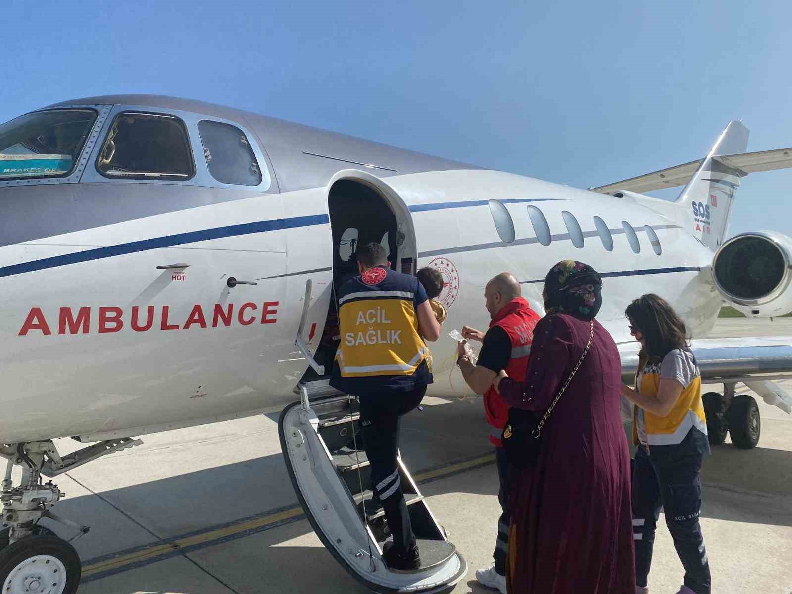 Ağrı’da karaciğer yetmezliği teşhisi konan 2 yaşındaki çocuk, ambulans uçakla Ankara’ya nakledildi
