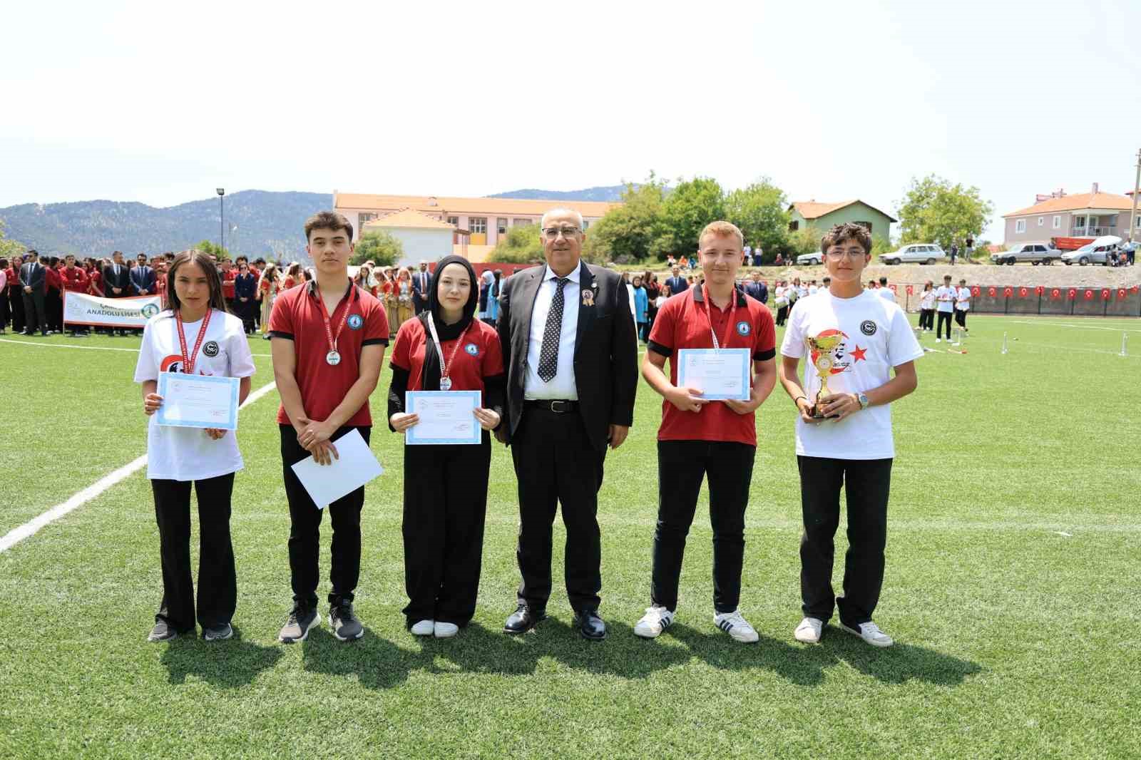 Çameli’de 19 Mayıs Atatürk’ü Anma, Gençlik ve Spor Bayramı, coşkulu törenlerle kutlandı
