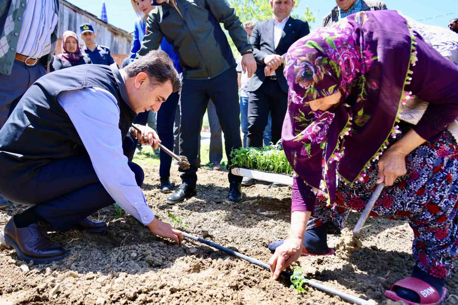 Vali Ayg&ouml;l yarım asırlık evli Tekin ailesine misafir oldu
